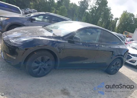 2024 Tesla Model Y Long Range Dual Motor All-Wheel Drive/Rwd z USA, uszkodzony, nr VIN 7SAYGDED7RF097412
